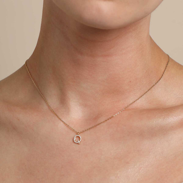 18k Gold Plated Jewellery - Q Initial Pavé Pendant Necklace in Gold - Pendant Necklace - Astrid & Miyu