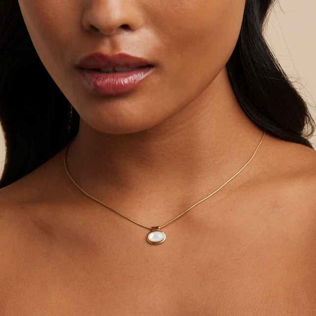 18k Gold Plated Jewellery - Mother of Pearl Pendant Necklace in Gold - Pendant Necklace - Astrid &amp; Miyu