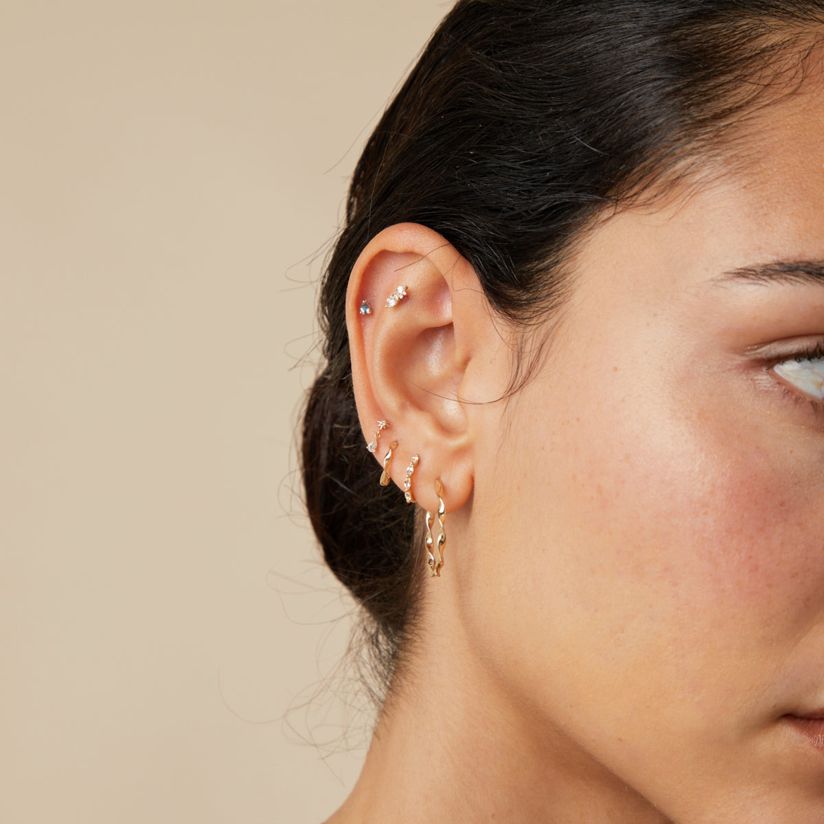 April White Topaz - White Topaz Cluster Piercing Stud in Solid Gold - Piercing Stud - Astrid &amp; Miyu
