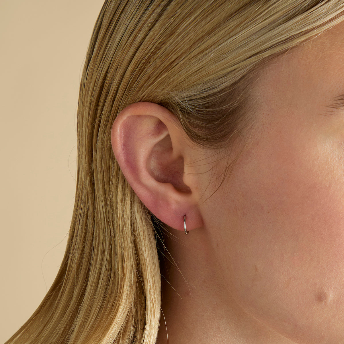 Daith Piercing Jewellery - Seamless Titanium Piercing Hoop in Platinum - Piercing Hoop - Astrid &amp; Miyu