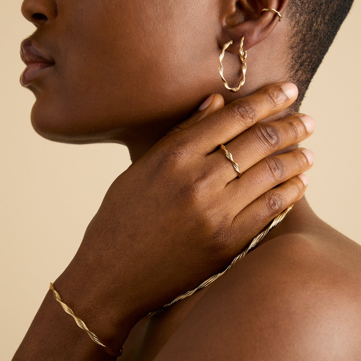18k Gold Plated Jewellery - Twist Ear Cuff in Gold - Ear Cuffs - Astrid &amp; Miyu