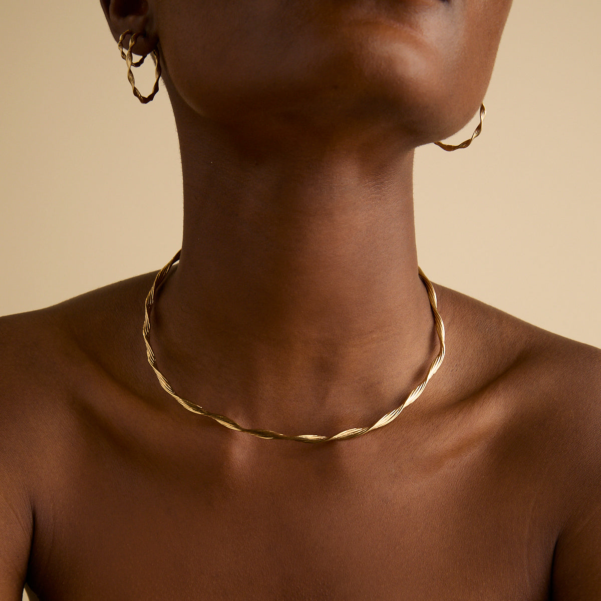 18k Gold Plated Jewellery - Twist Cuff Necklace in Gold - Necklace - Astrid &amp; Miyu