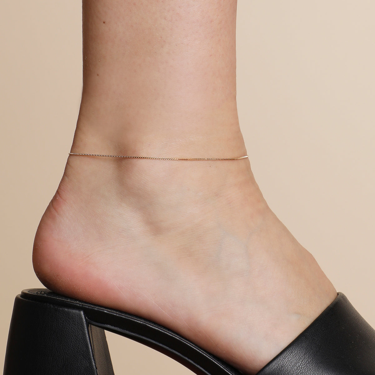 Shoreditch Chain Anklet in Solid Gold-Astrid &amp; Miyu