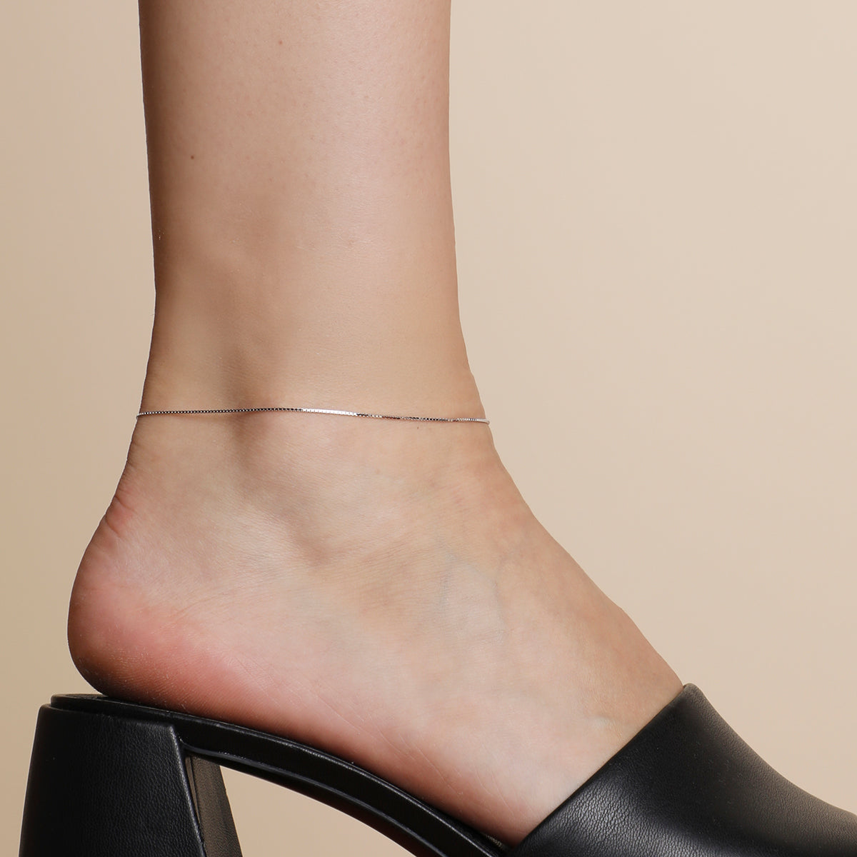 Shoreditch Chain Anklet in Solid White Gold-Astrid &amp; Miyu