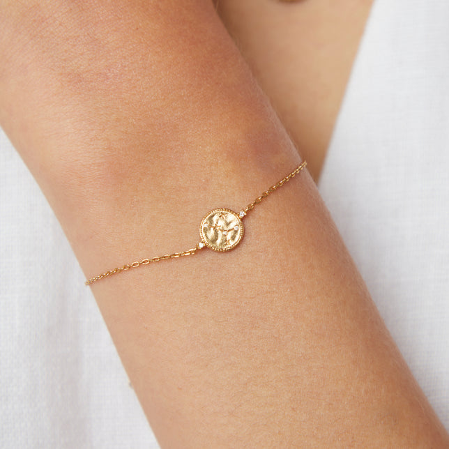 18k Gold Plated Jewellery - Cancer Zodiac Bracelet in Gold - Zodiac - Astrid & Miyu