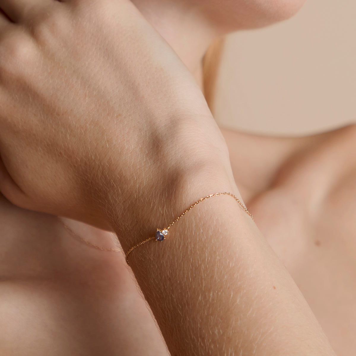 AM25-AD-SG-LDA-CLSTR-B-SG_3-Astrid &amp; Miyu