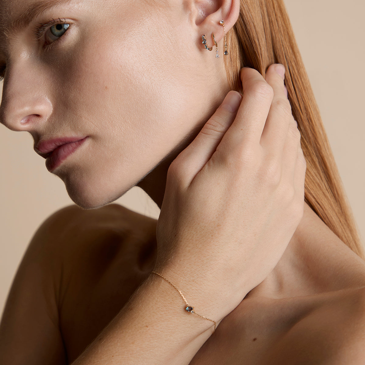 AM25-AD-SG-LDA-CLSTR-B-SG_4-Astrid &amp; Miyu