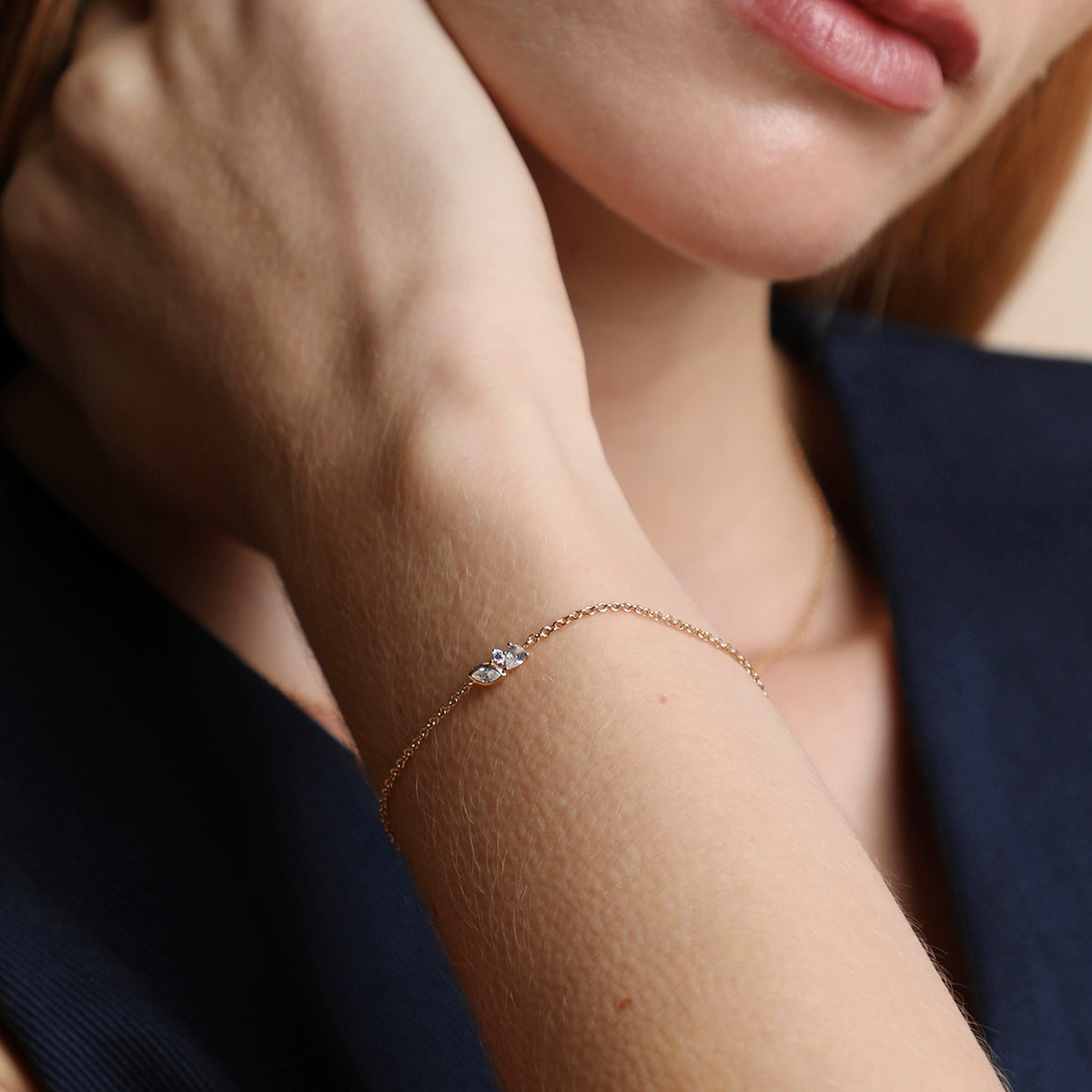 AM25-AD12-B-CLU-G_4-Astrid &amp; Miyu