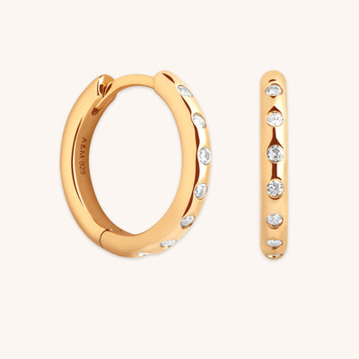 AM25-AD12-H-CRYS-G_1-Astrid &amp; Miyu