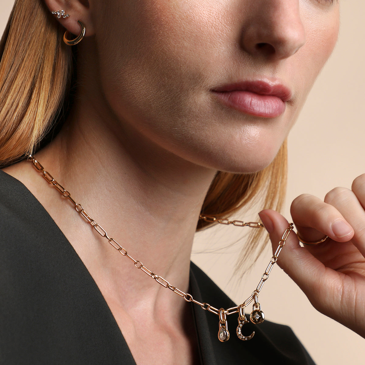 AM25-AD24-CHARM-COS-G_3-Astrid &amp; Miyu