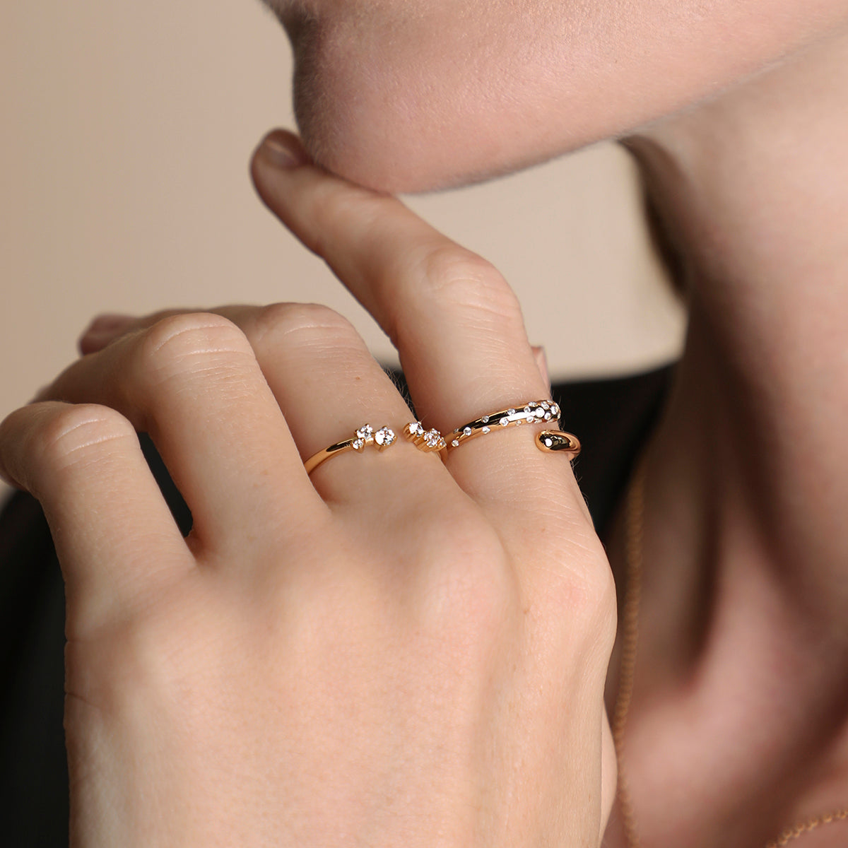 AM25-AD24-R-SCA-G_3-Astrid &amp; Miyu