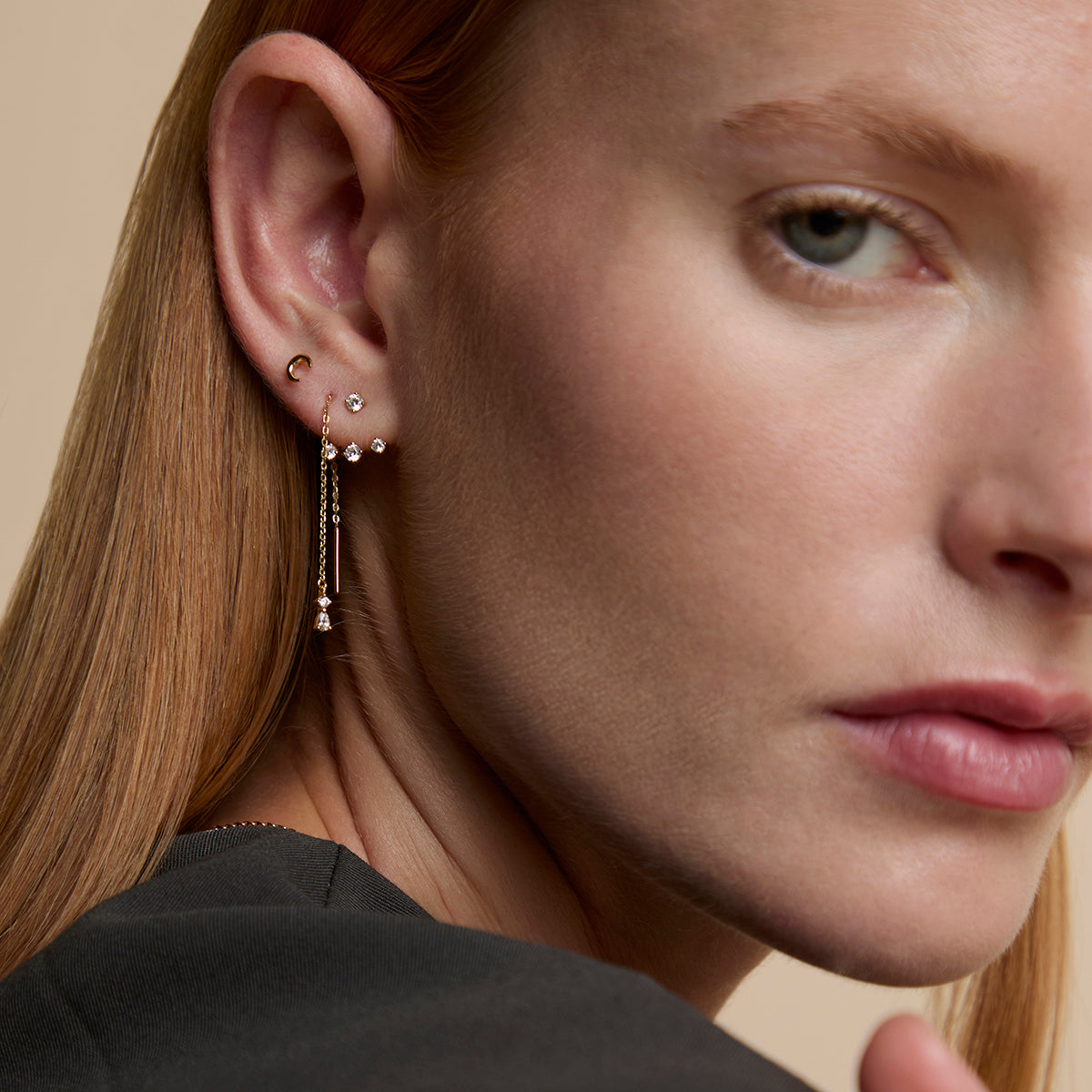 AM25-AD24-STUD-CHA-G_4-Astrid &amp; Miyu