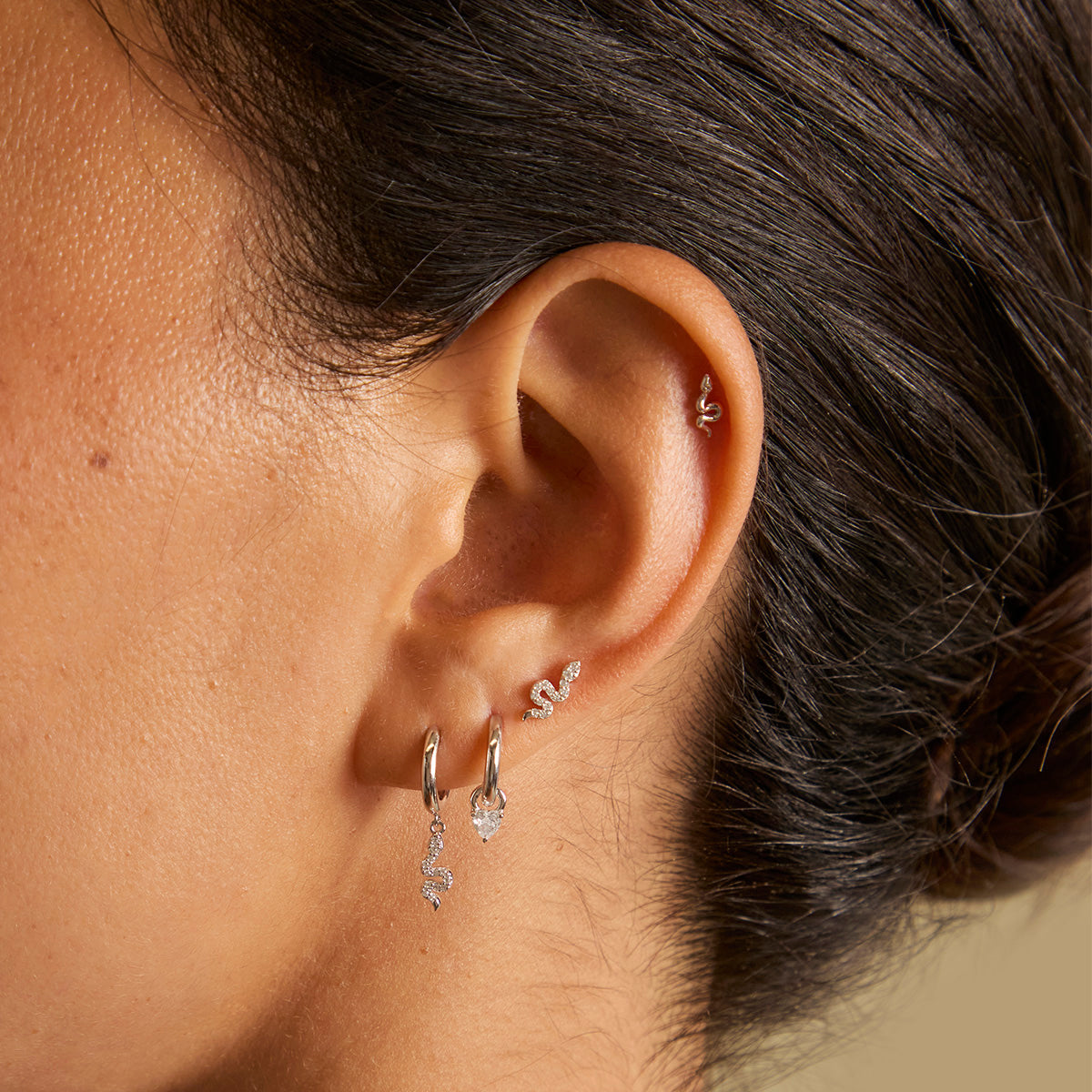 April White Topaz - Snake Piercing Stud in Solid White Gold - Piercing Stud - Astrid &amp; Miyu