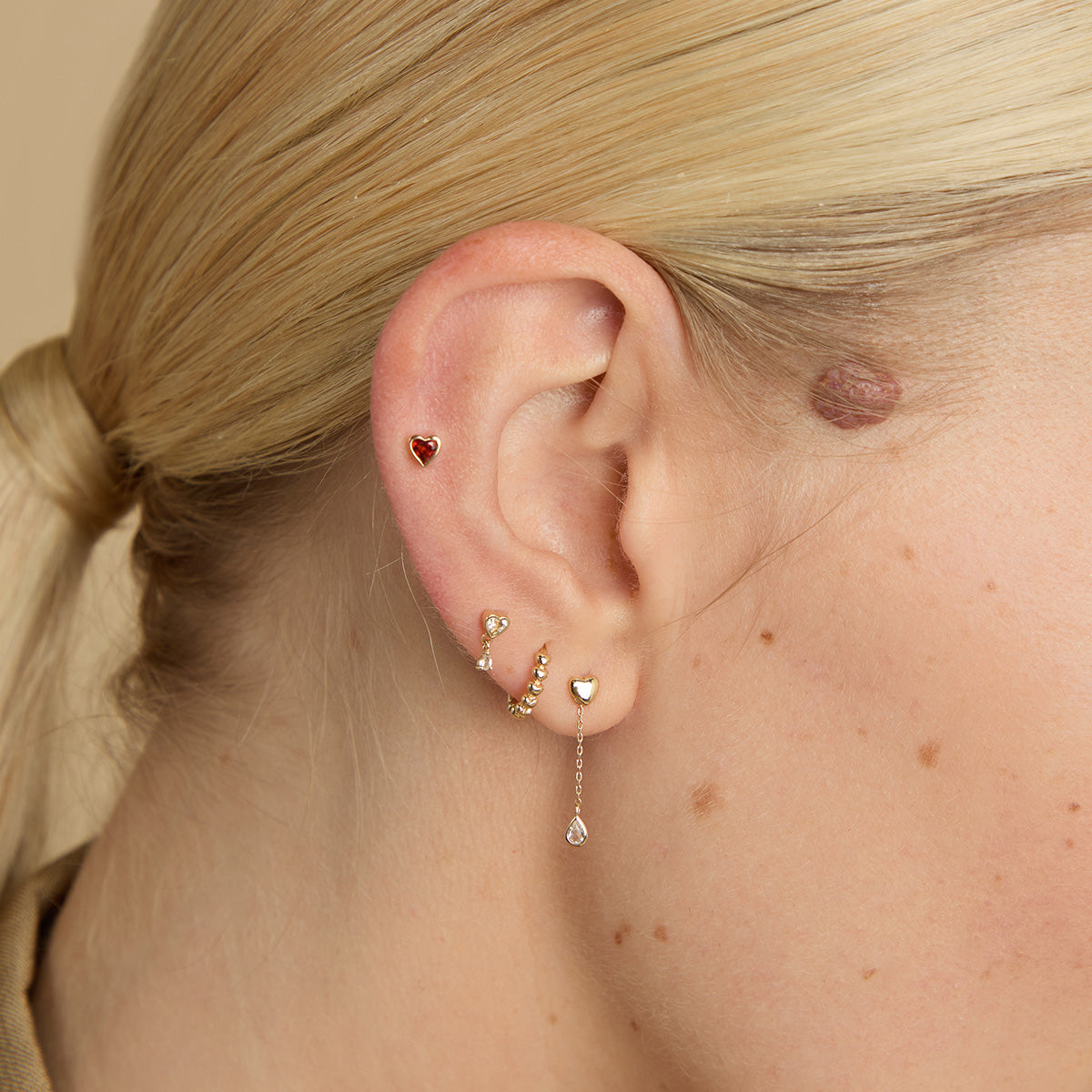 Flat Back Labret Studs - Garnet Heart Piercing Stud in Solid Gold - Piercing Studs - Astrid &amp; Miyu