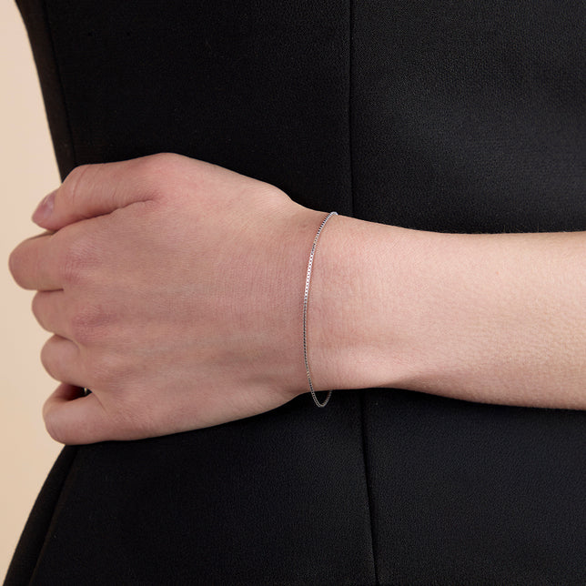 Essential Box Chain Bracelet in Silver-Astrid & Miyu