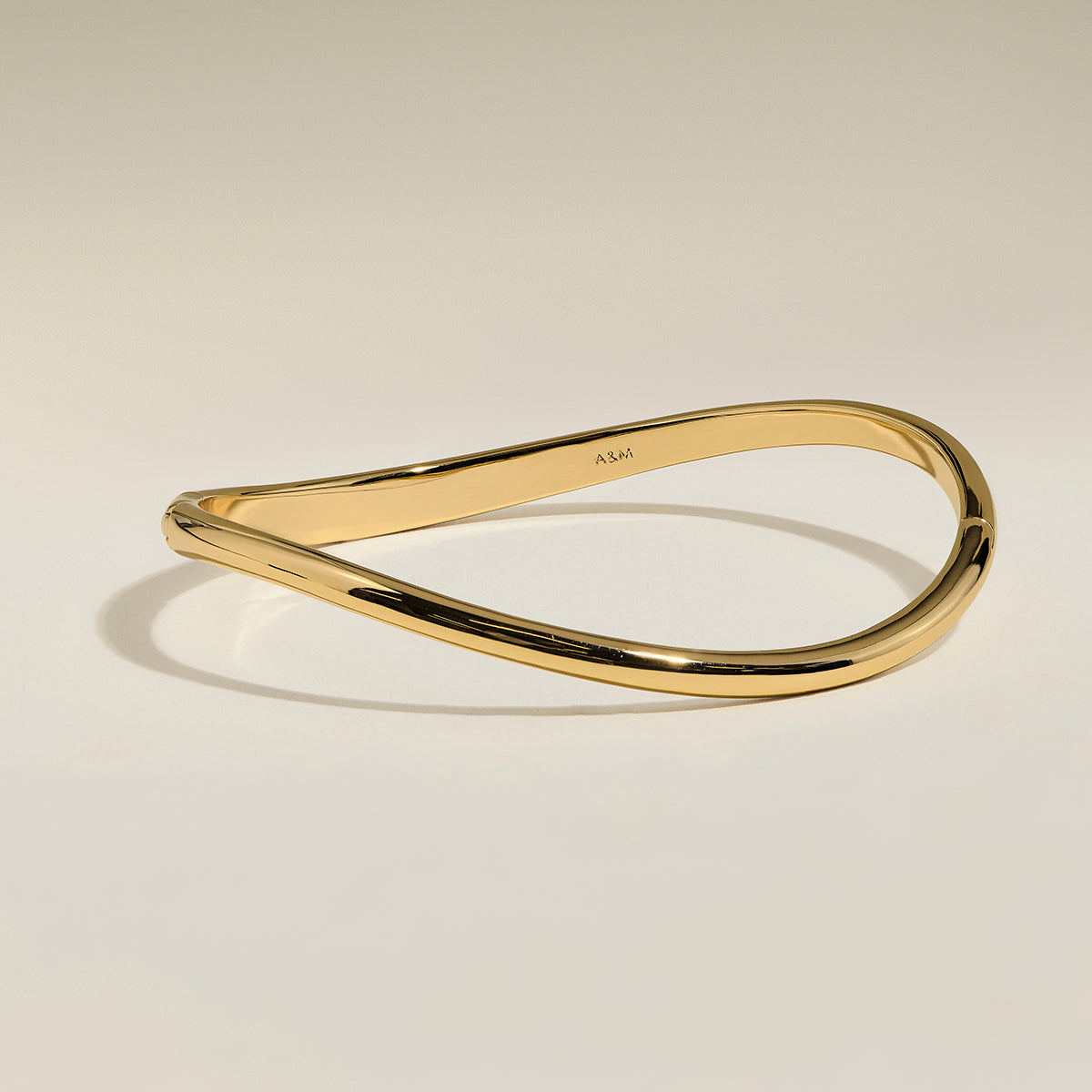 Wave Bangle in Gold-Astrid &amp; Miyu