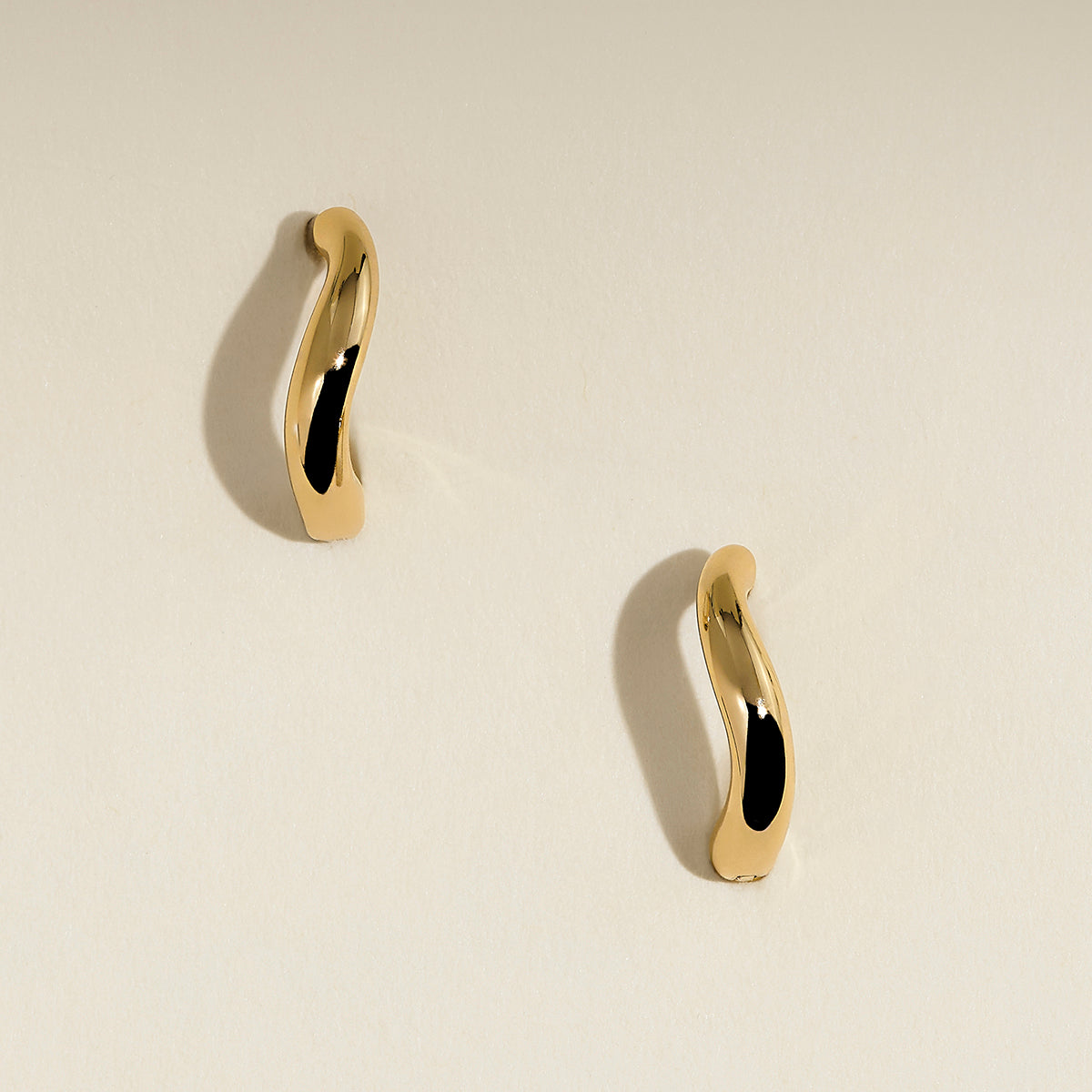 Wave Huggies in Gold-Astrid &amp; Miyu