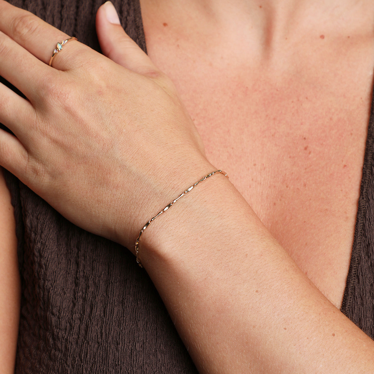 Molten Bar Chain Bracelet in Solid Gold-Astrid &amp; Miyu