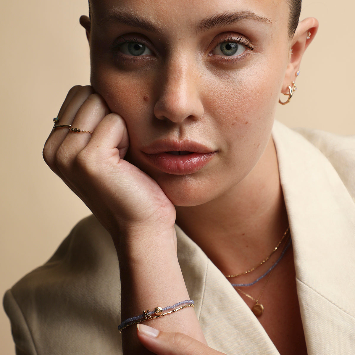 Molten Bar Chain Bracelet in Solid Gold-Astrid &amp; Miyu