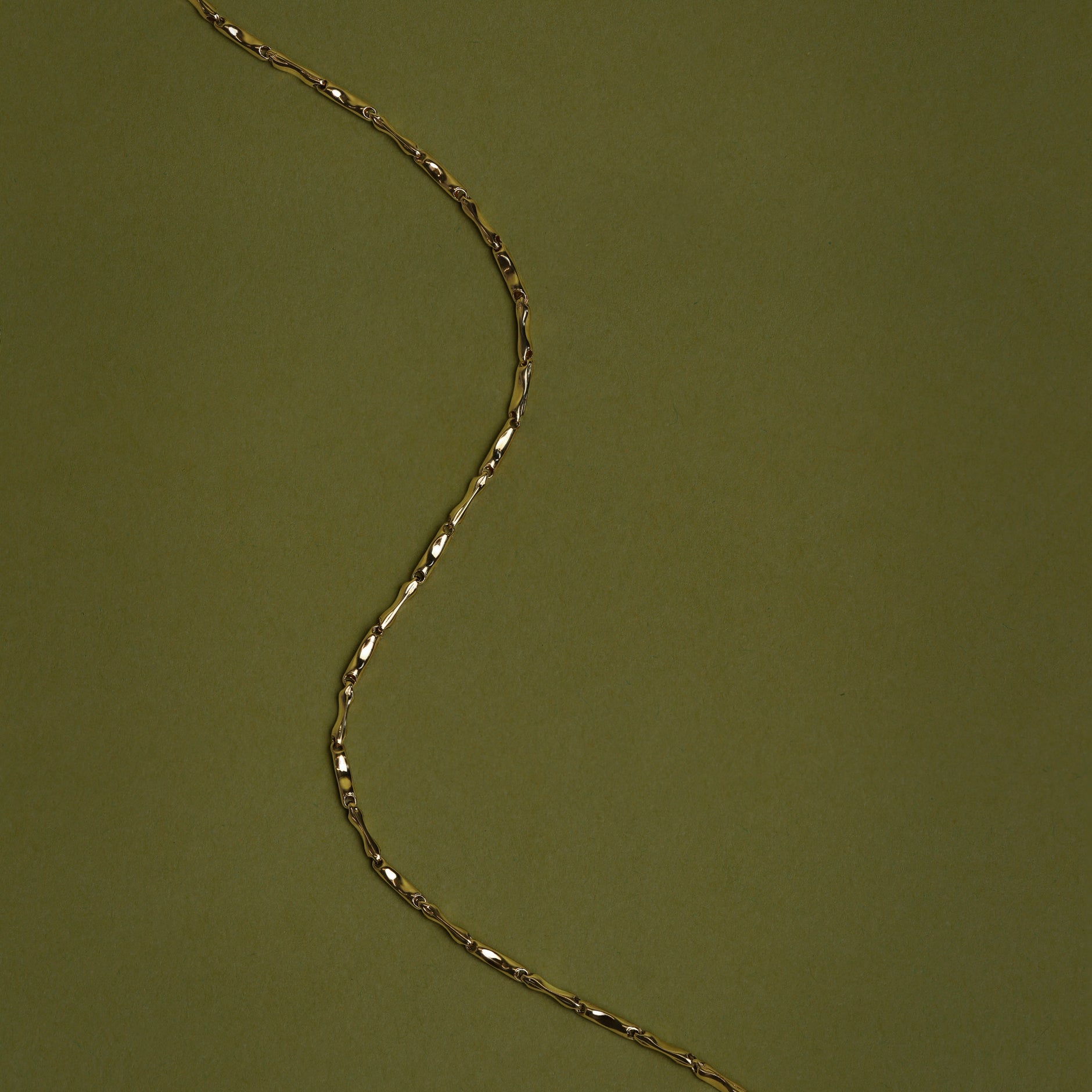 Molten Bar Chain Bracelet in Solid Gold-Astrid &amp; Miyu