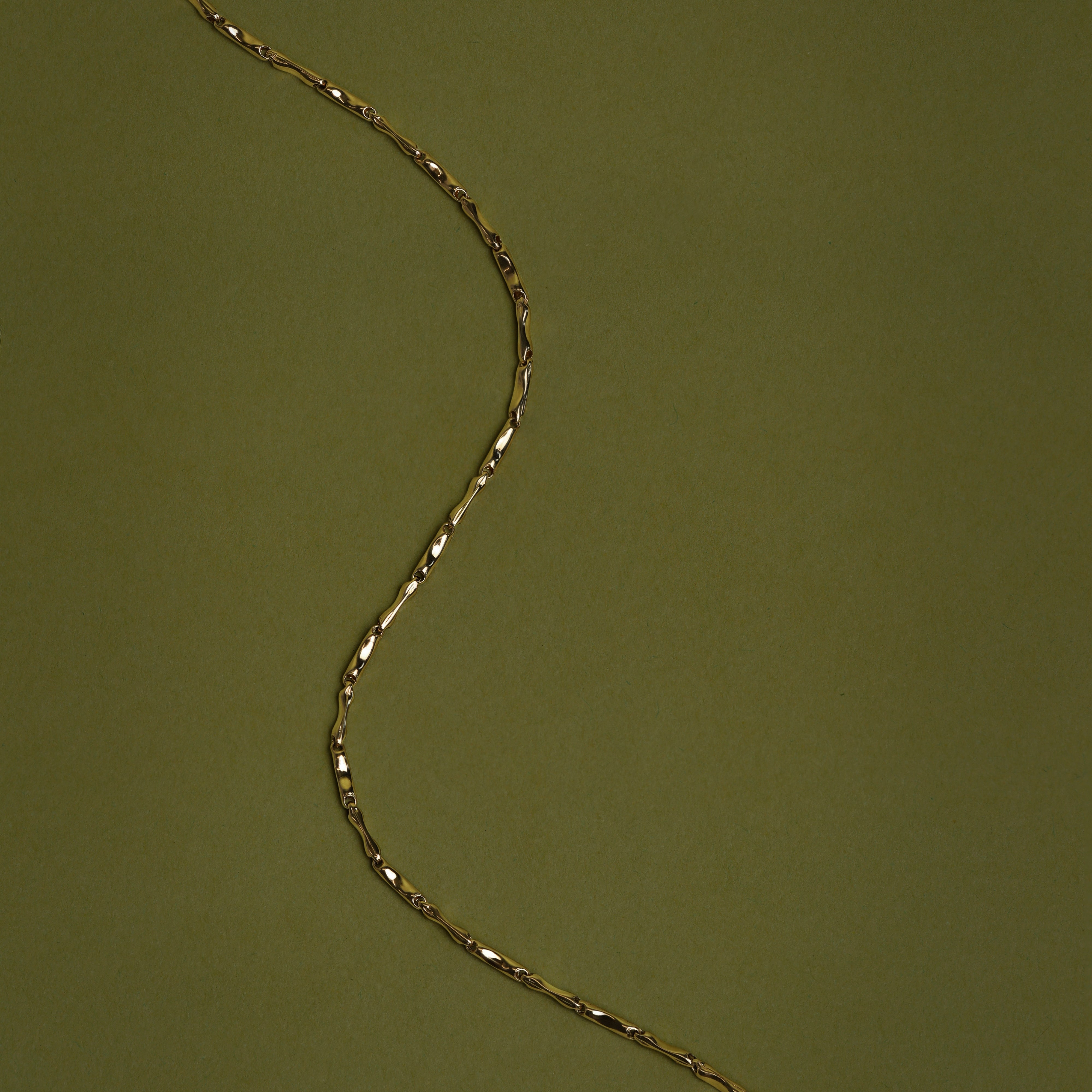 Molten Bar Chain Bracelet in Solid Gold-Astrid &amp; Miyu