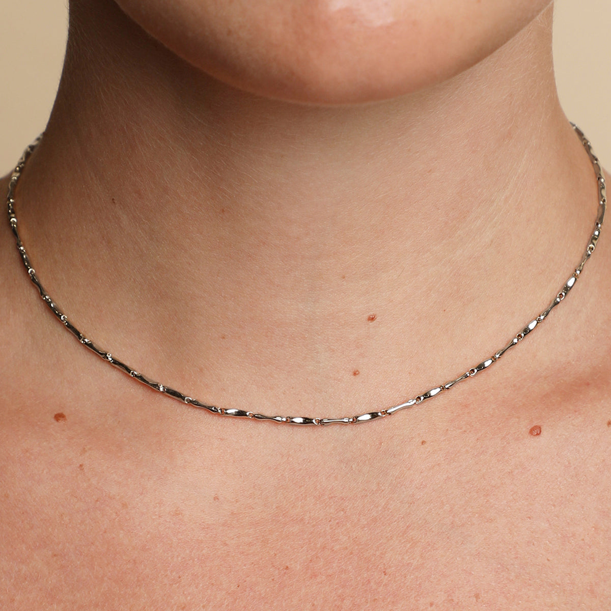Molten Bar Chain Necklace in Solid White Gold-Astrid &amp; Miyu