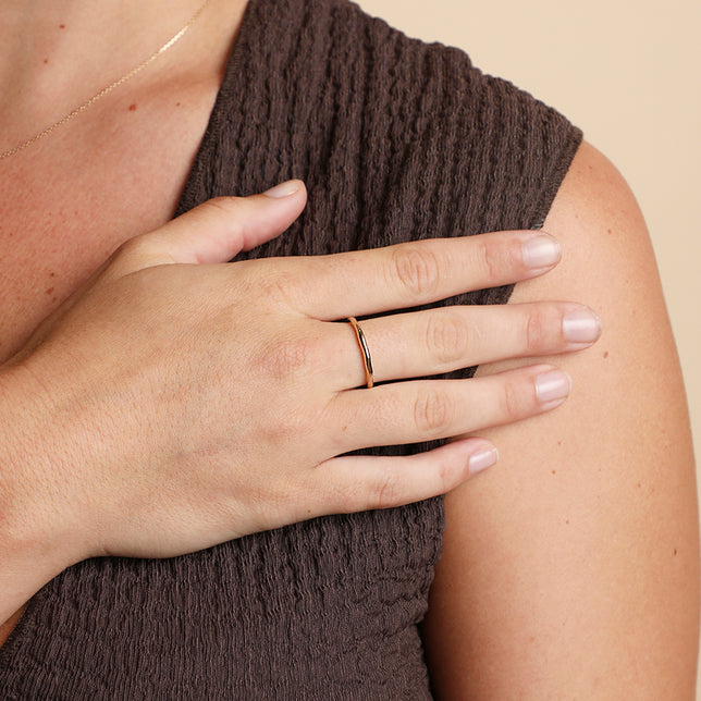 Molten Band Ring in Solid Gold-Astrid &amp; Miyu