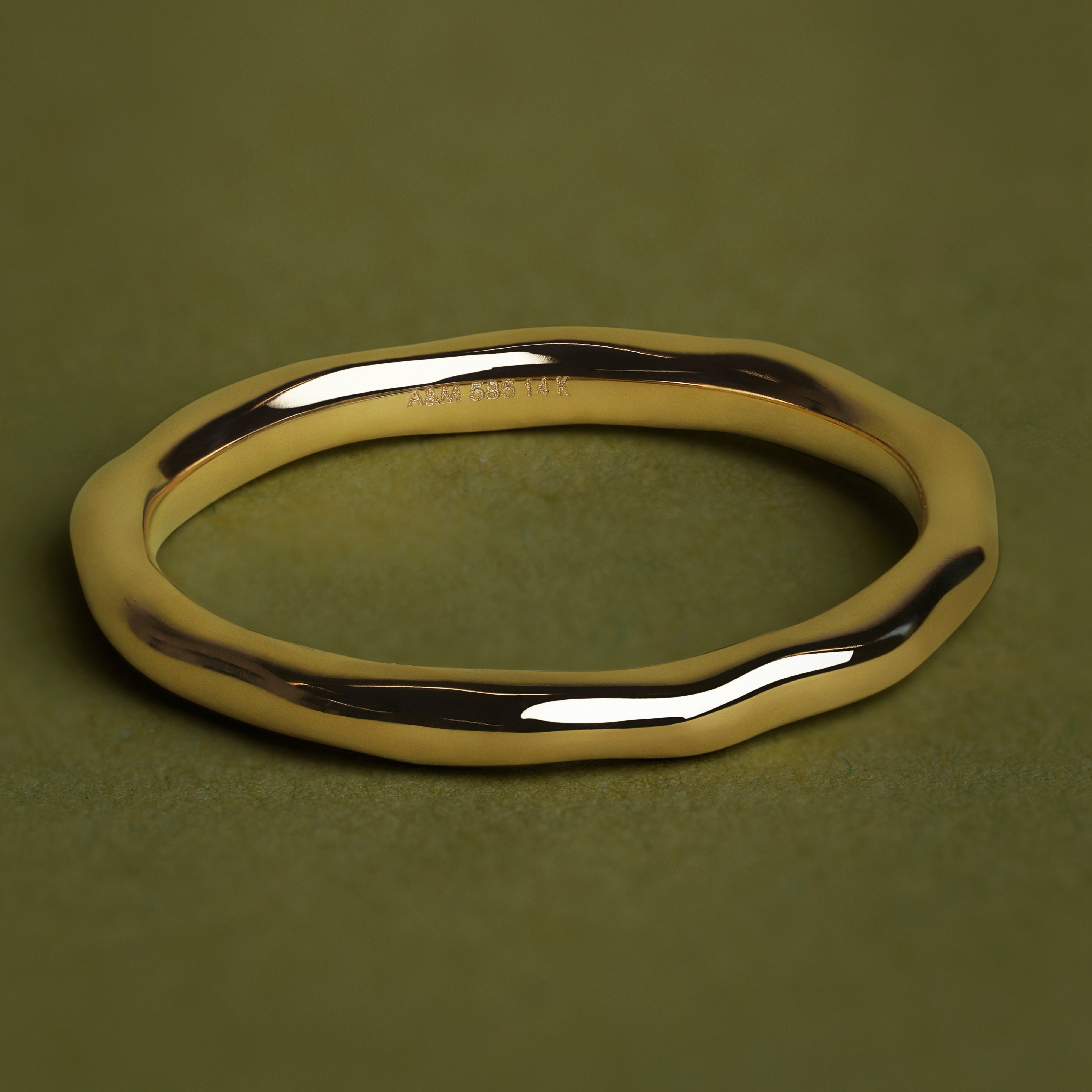 Molten Band Ring in Solid Gold-Astrid &amp; Miyu