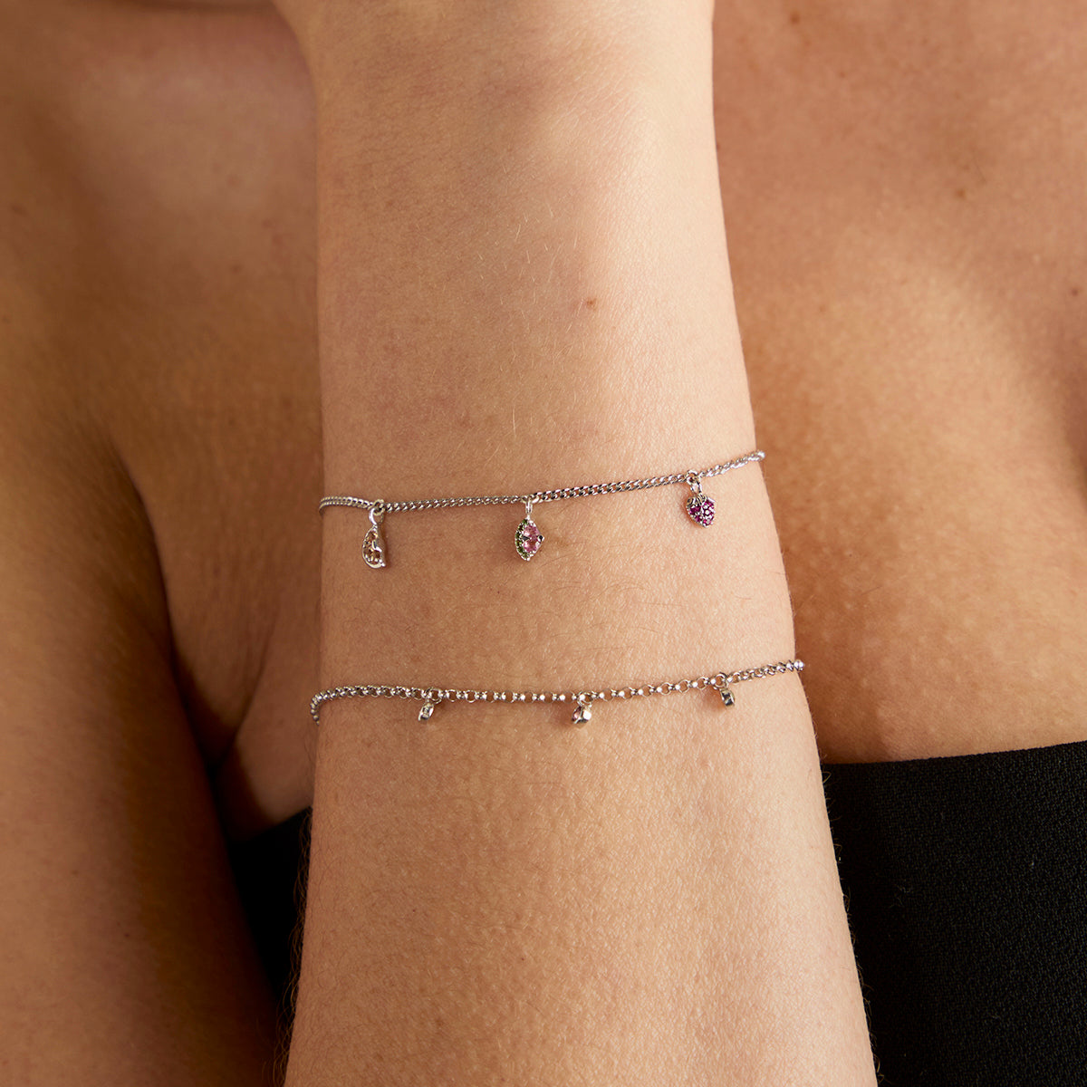 Strawberry Charm 9k White Gold-Astrid &amp; Miyu