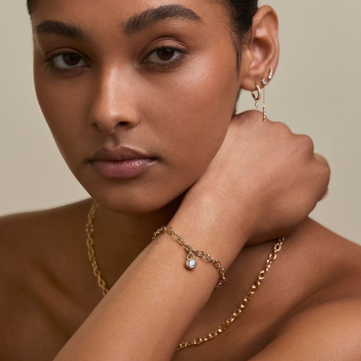 Twist Link Chain Bracelet in Gold-Astrid &amp; Miyu