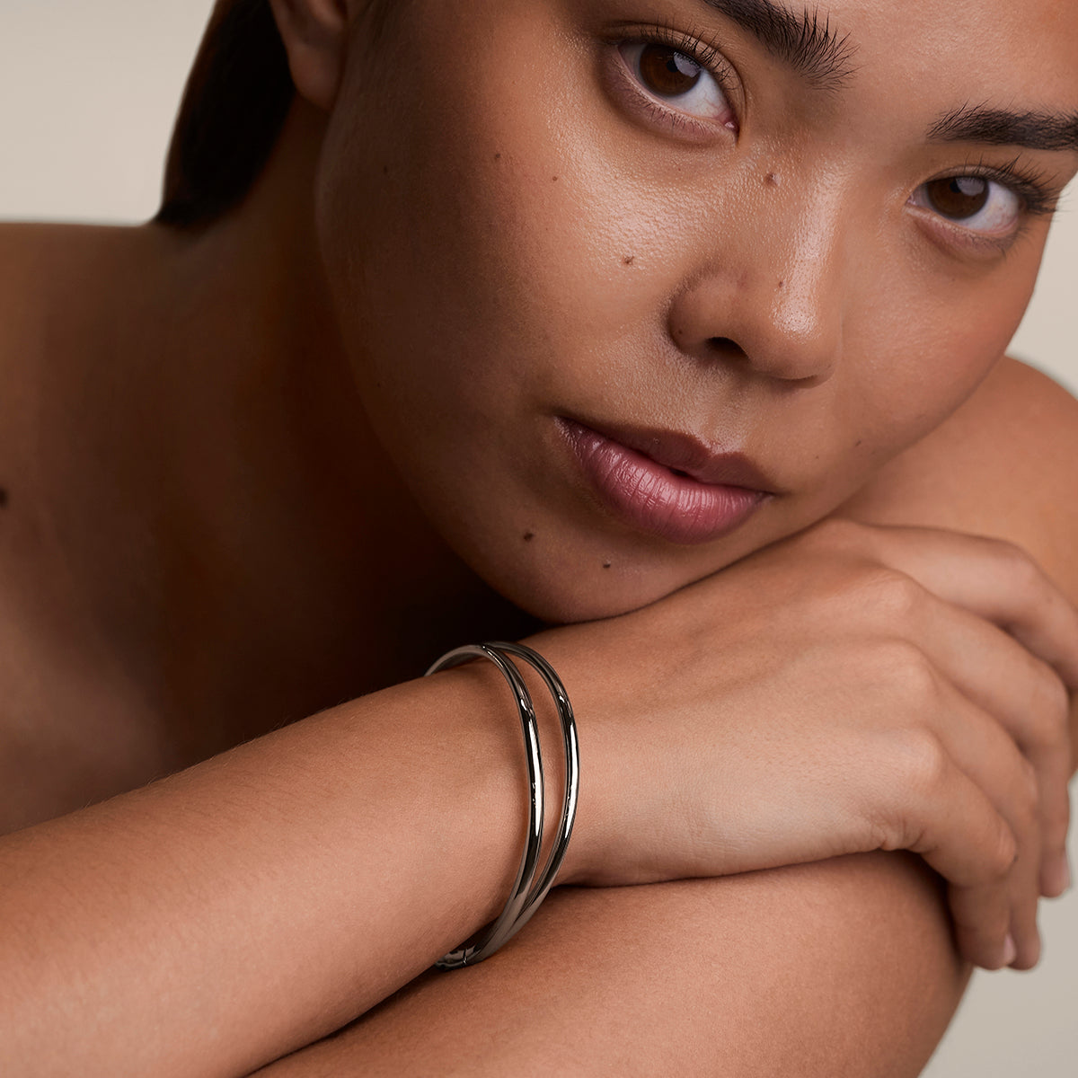 Crossover Illusion Bangle in Silver-Astrid &amp; Miyu