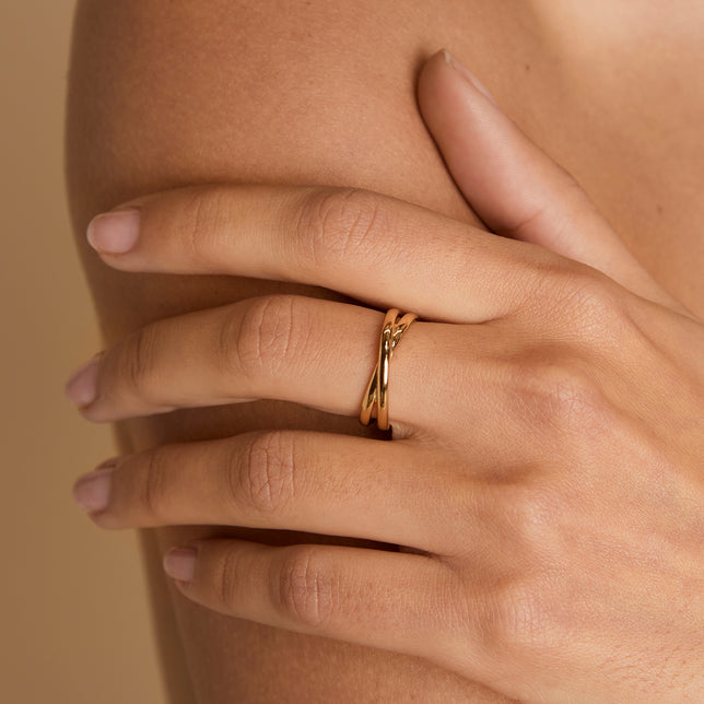 Crossover Illusion Band Ring in Gold-Astrid & Miyu