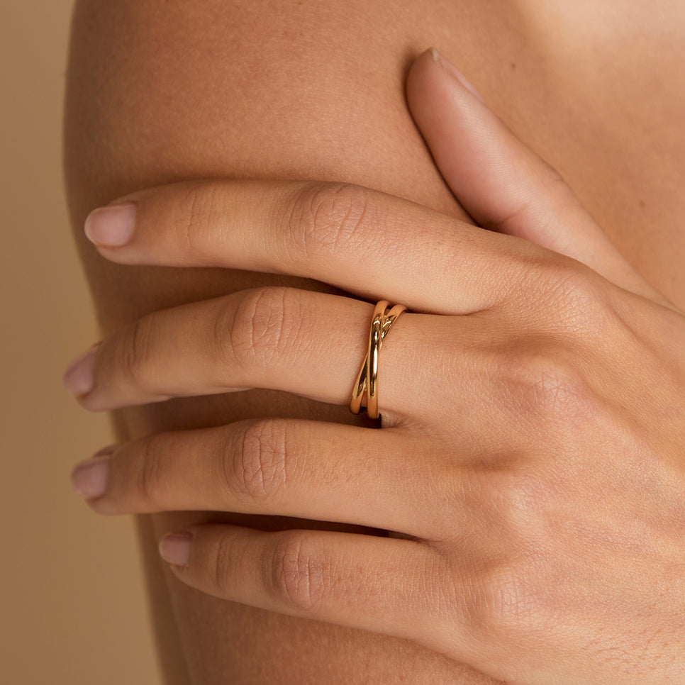 Crossover Illusion Band Ring in Gold-Astrid &amp; Miyu