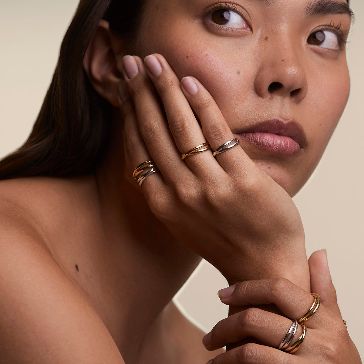 Crossover Illusion Band Ring in Gold-Astrid &amp; Miyu
