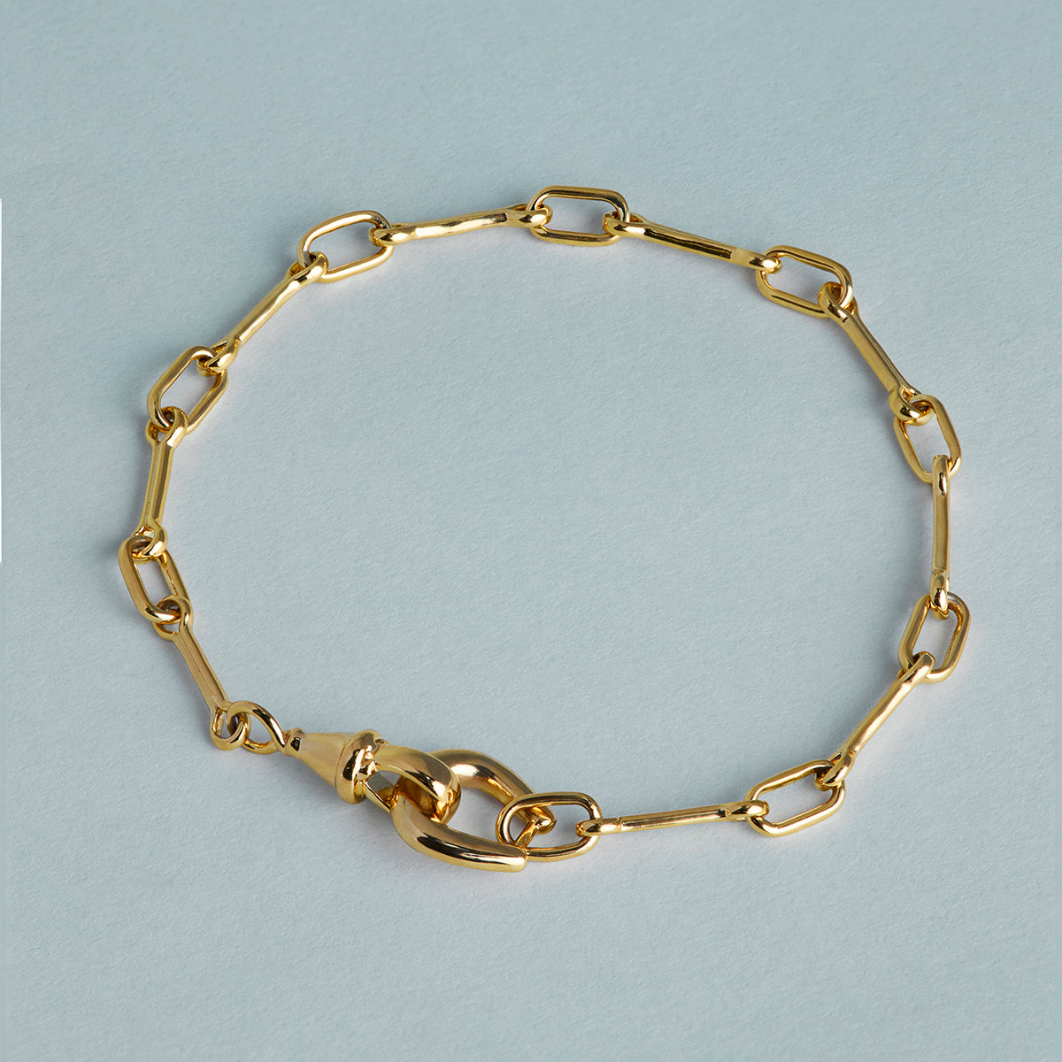 Hardware Chain Bracelet in Gold | Astrid & Miyu
