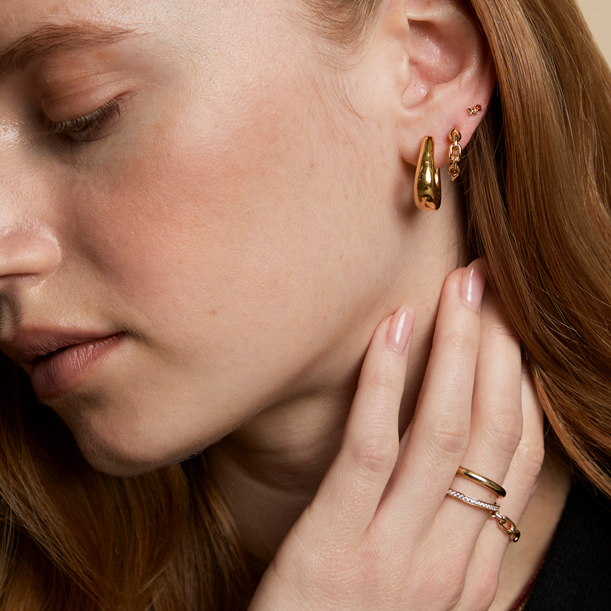 Saddle Medium Hoops in Gold-Astrid &amp; Miyu