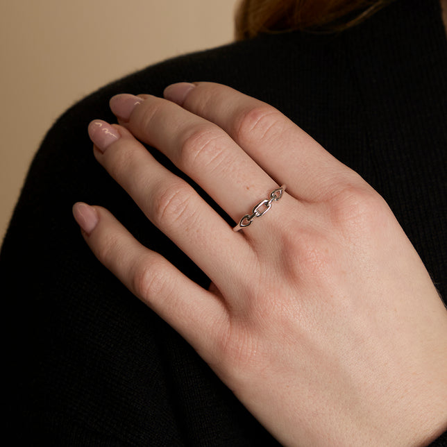 Hardware Link Ring in Silver-Astrid & Miyu