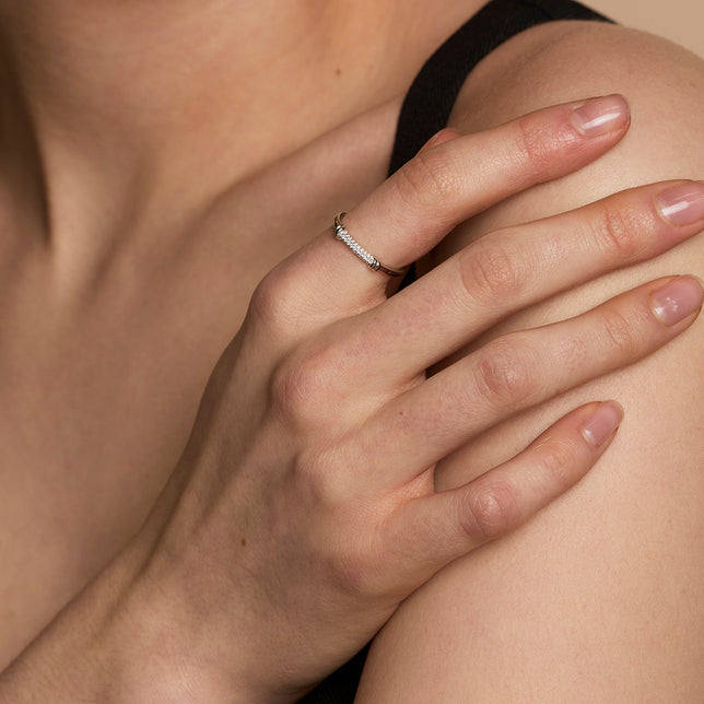 Pavé Knot Ring in Silver-Astrid &amp; Miyu