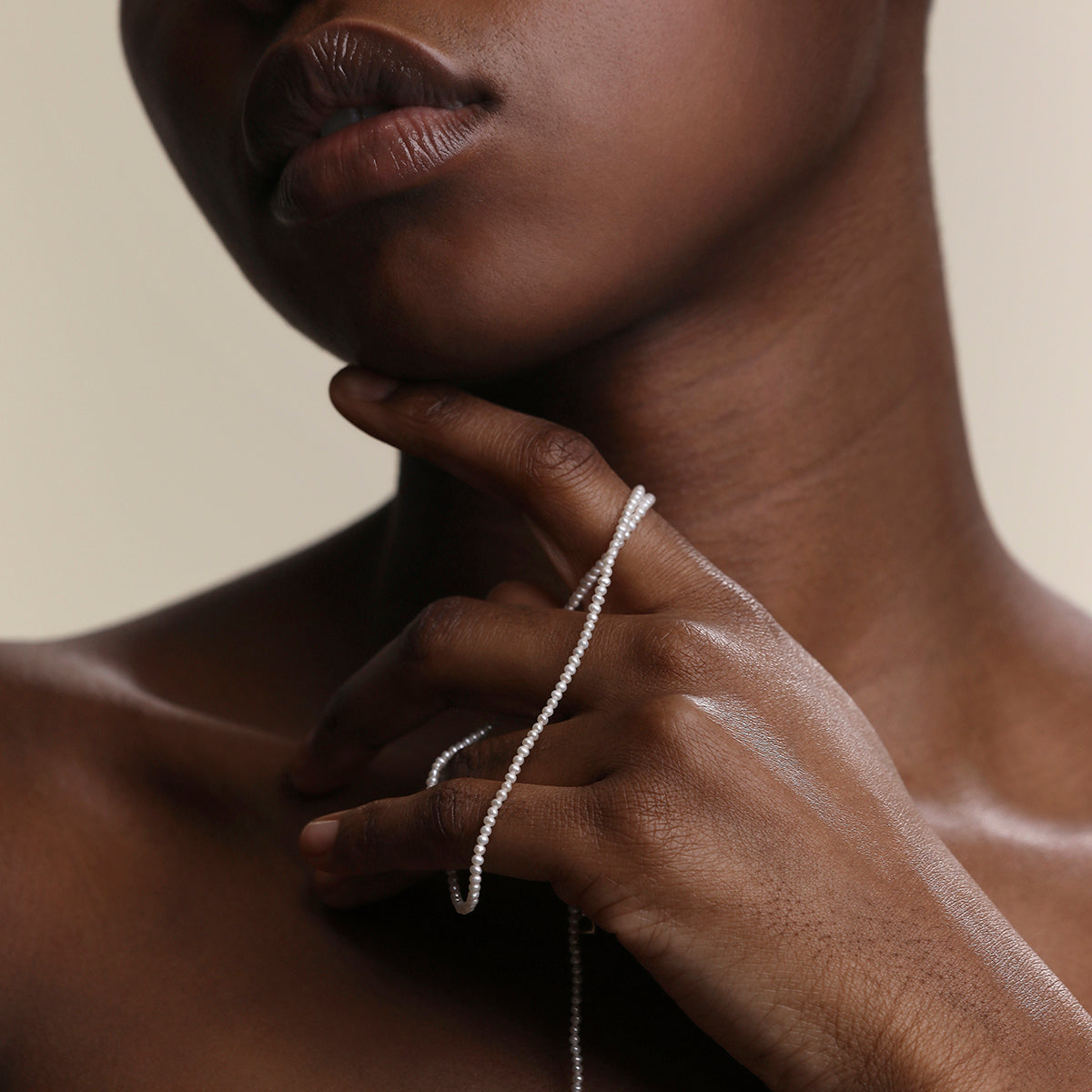 Pearl Necklace in Solid Gold-Astrid &amp; Miyu
