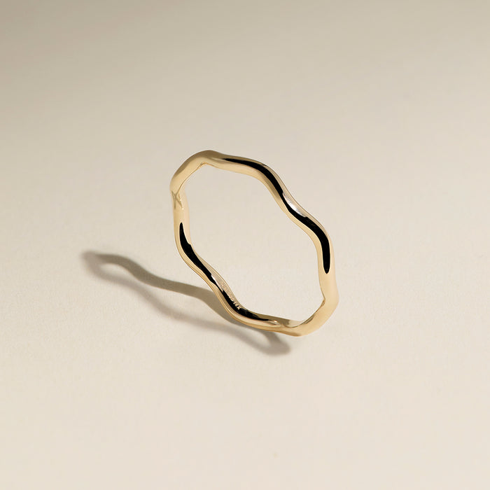 Scalloped Band Ring in Solid Gold-Astrid &amp; Miyu