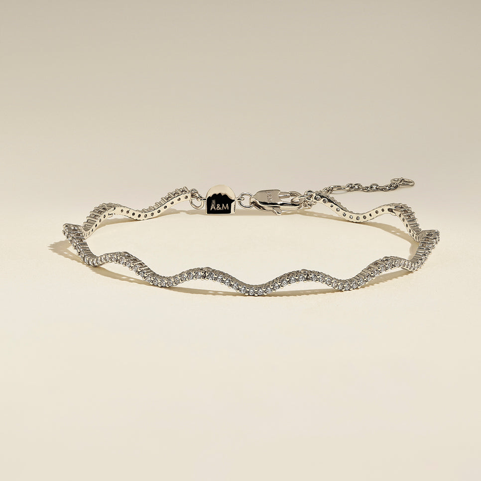 Scalloped Tennis Chain Bracelet in Silver-Astrid &amp; Miyu