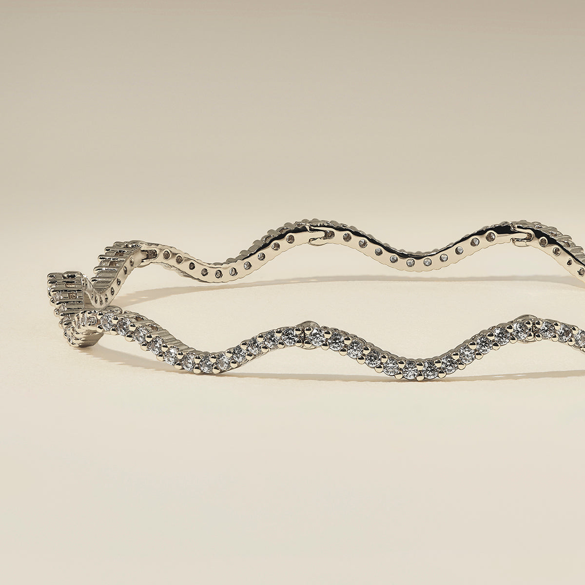 Scalloped Tennis Chain Bracelet in Silver-Astrid &amp; Miyu