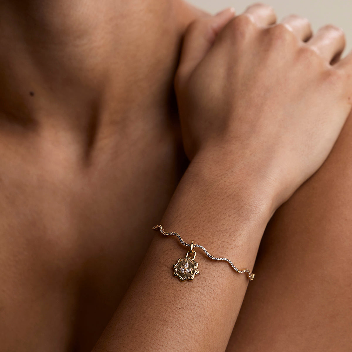 Scalloped Coin Clip Charm in Gold-Astrid &amp; Miyu