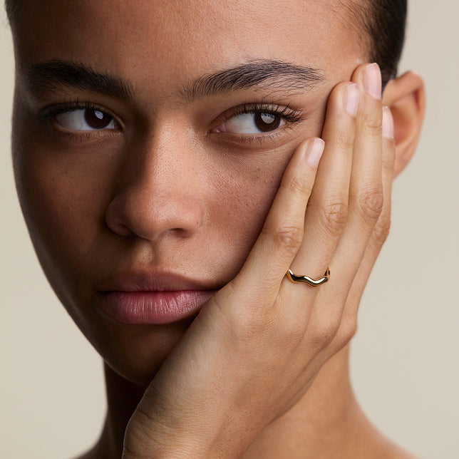 Scalloped Band Ring in Gold-Astrid & Miyu