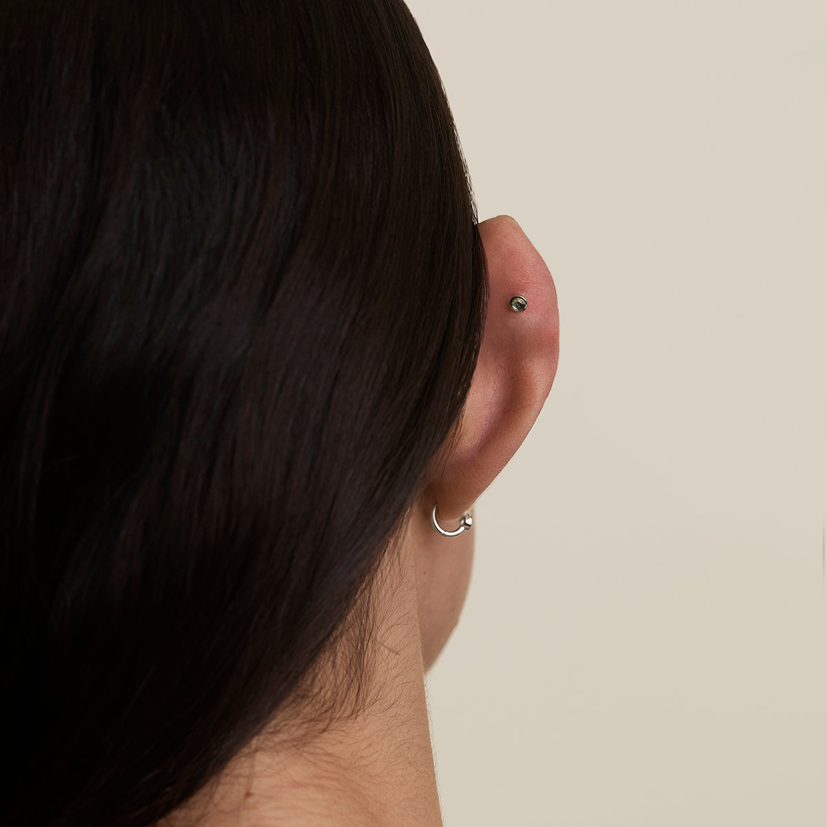 Green Sapphire Stackback™ in Solid White Gold-Astrid &amp; Miyu