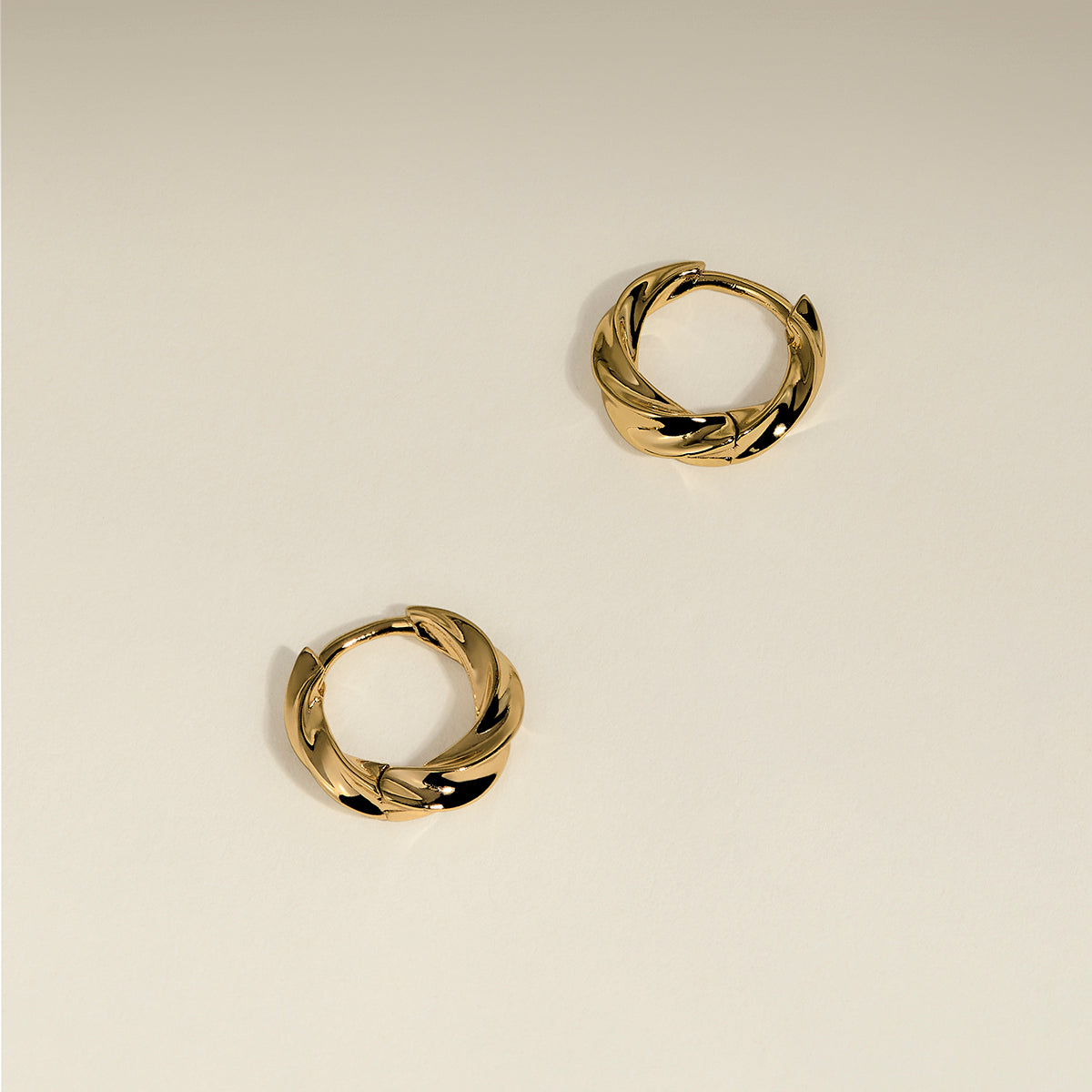 Cosmic Twist Huggies in Gold-Astrid &amp; Miyu