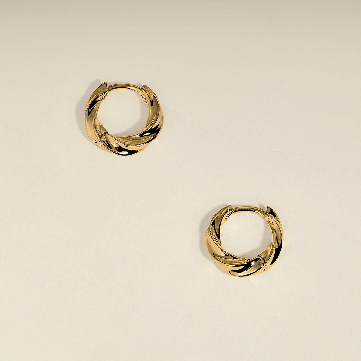 Cosmic Twist Huggies in Gold-Astrid &amp; Miyu