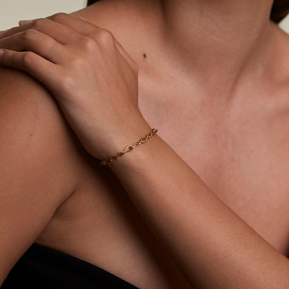 Infinite Slim Chain Bracelet in Gold-Astrid &amp; Miyu