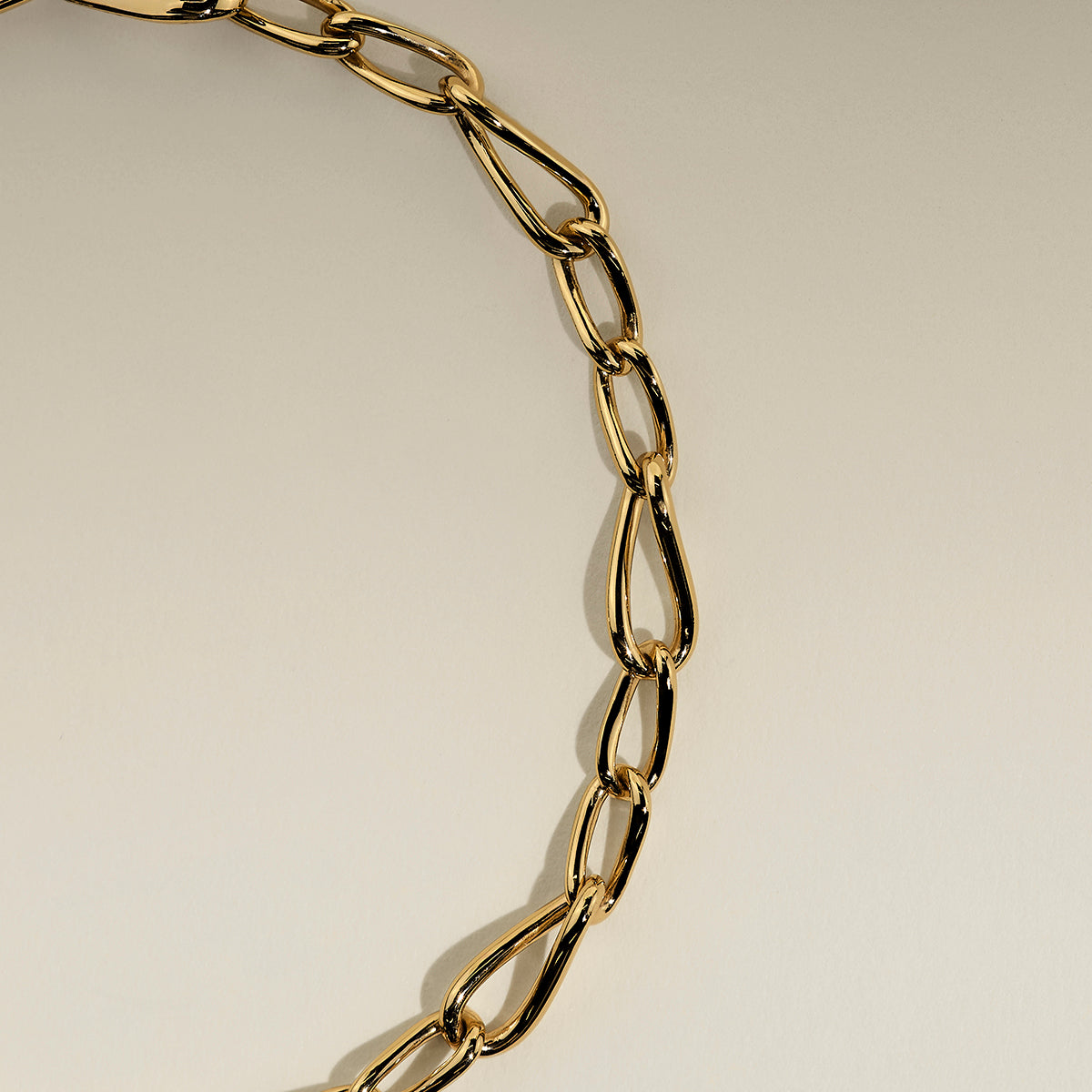Infinite Slim Chain Bracelet in Gold-Astrid &amp; Miyu
