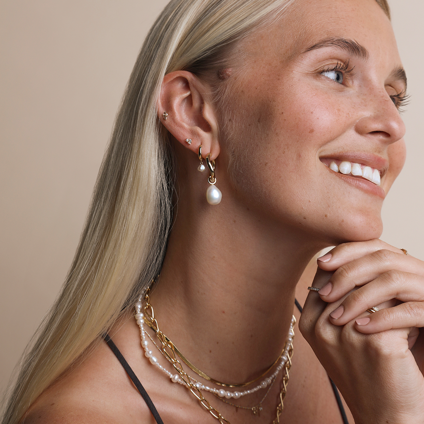 About_Us-Astrid &amp; Miyu